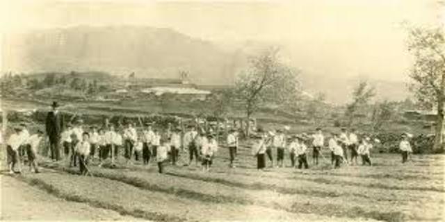 Fundación de escuelas vocacionales agricolas