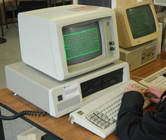 GENERACIÓN DE COMPUTADORAS IV