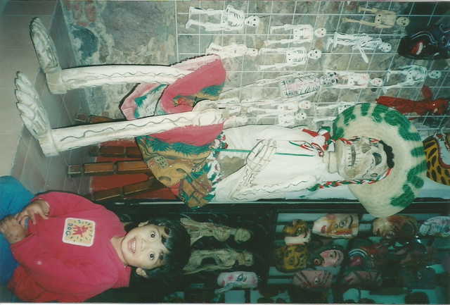 Junto a la calaveras