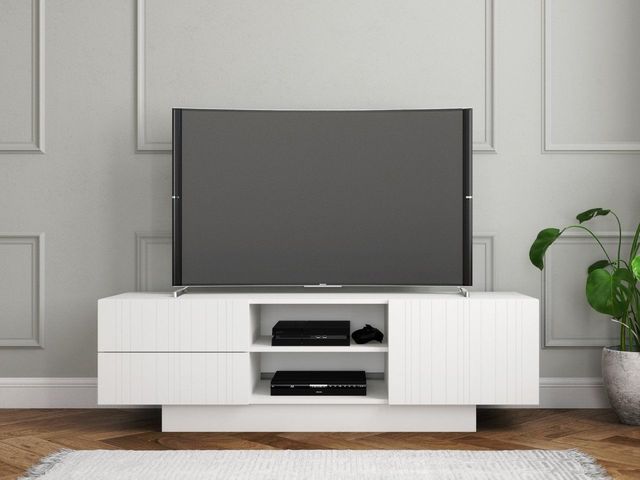 2011, Flat screen TV