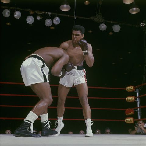 Cassius Clay defeats Sonny Liston