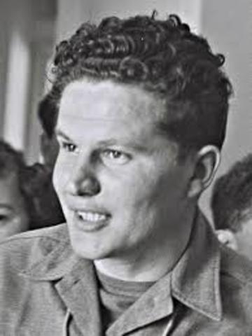 לידת בנם האמצעי של דוד ופולה, עמוס.