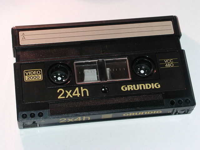Video 2000 (Video Cassette compacto, o VCC) - Philips y Grundig