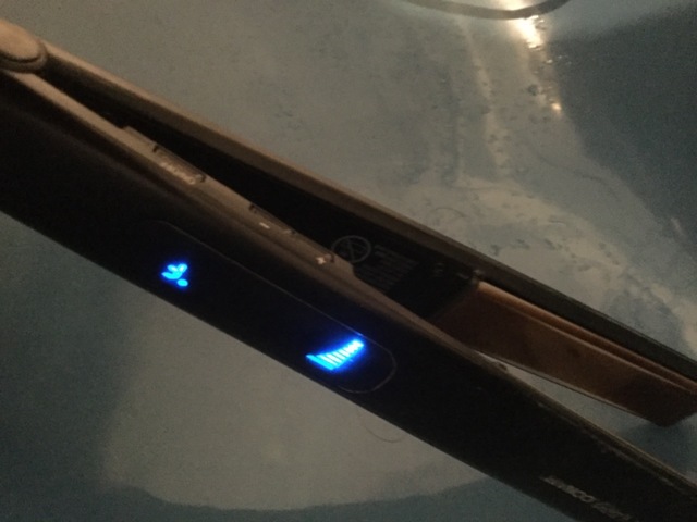 13.	Vuelve al cuarto de sus hermanas para buscar la plancha (Porque sus hermanas la usaban antes.