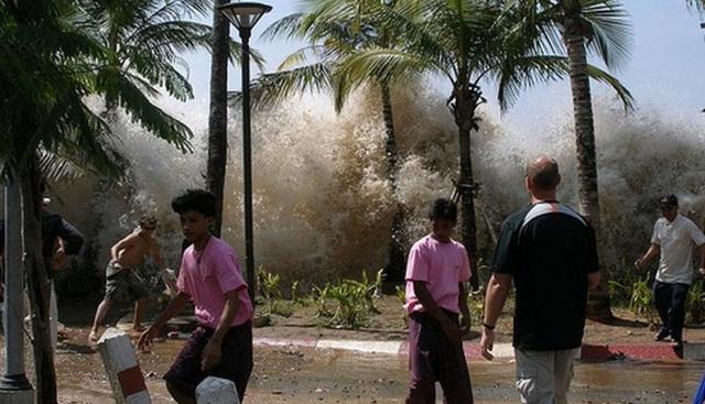 TSUNAMI EN EL SUR ESTE ASIÀTICO