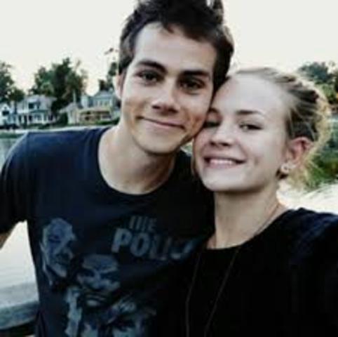 Dylan conoce a su novia