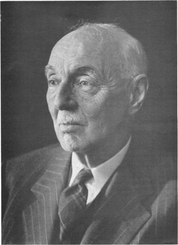 C.E. WINSLOW. Define salud pública, bienestar de la población, prevenir enfermedades, prolongar la vida y fomentar la salud.