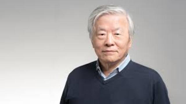 Susumu Tonegawa recibe un Premio Nobel por su investigación en el reordenamiento del ARN y la diversidad de los anticuerpos.