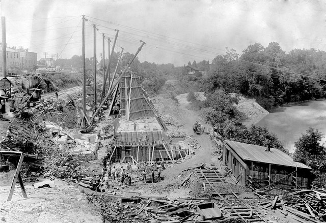 Construction on the Erie Canal Began