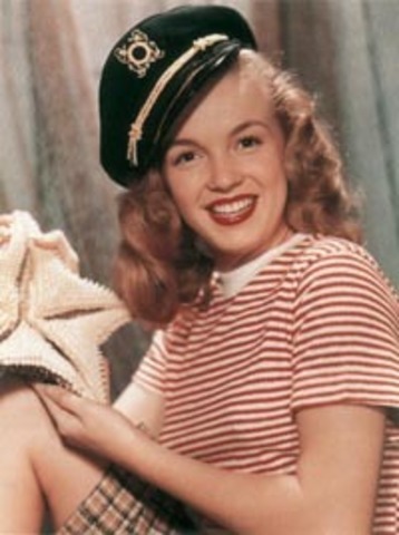 marilyn monroe goes blond
