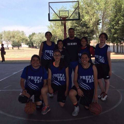 Representé a Prepa Tec en basquetbol