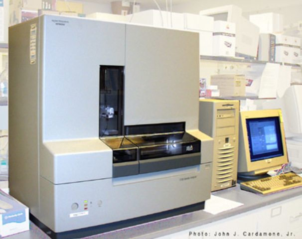 Aparece el primer secuenciador automatizado.