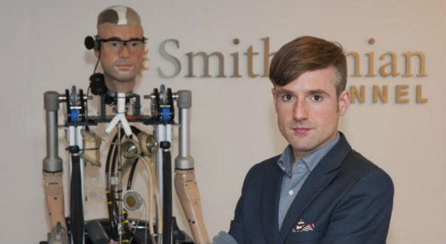 "Hombre Biónico" con órganos artificiales