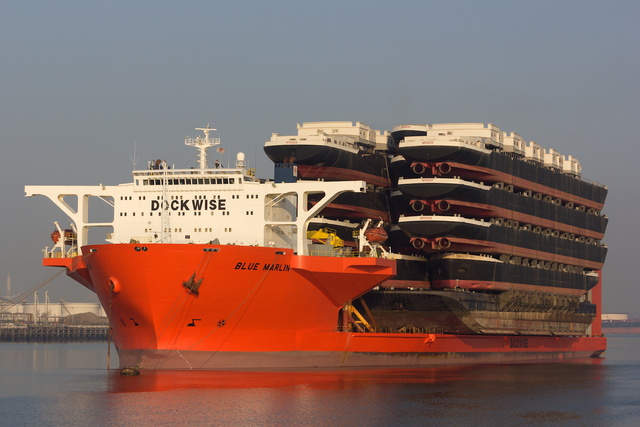 Tarum's sister travel.