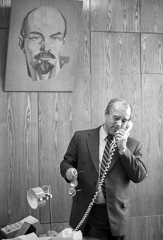 Главным редактором журнала «Огонек» назначен Виталий Коротич