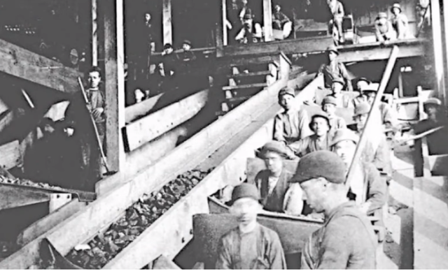 LA INFANCIA ANTES Y POS REVOLUCIÓN INDUSTRIAL