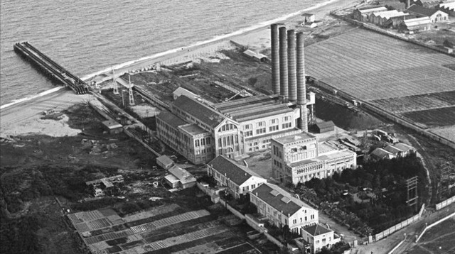 PRIMERA CENTRAL TÉRMICA DE GENERACIÓN DE ELECTRICIDAD