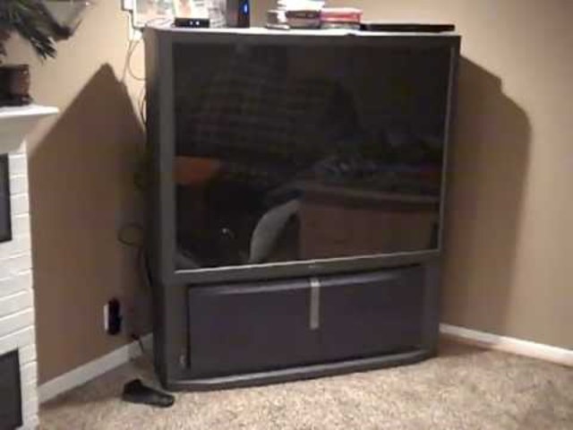 Philips experiments and produces projection television