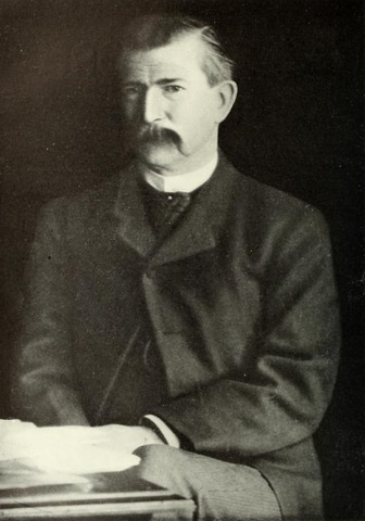 La idea de la mediana (valor que separa los datos a la mitad) se originó en el libro de navegación de Edward Wright (Certaine Errors in Navigation) en una sección concerniente a la determinación de una localización con un compás.