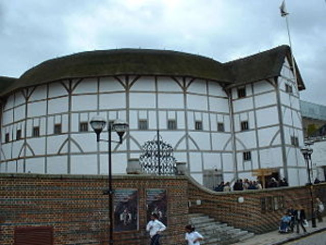 William Shakespeare builds the Globe theatre