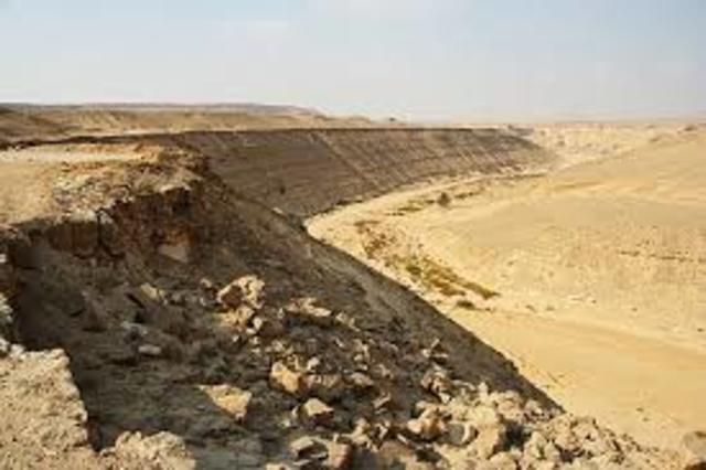 Construcción de la primera presa en Egipto