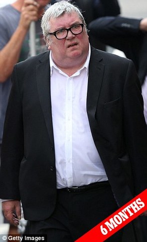 Former News of the World editor Greg Miskiw is arrested.