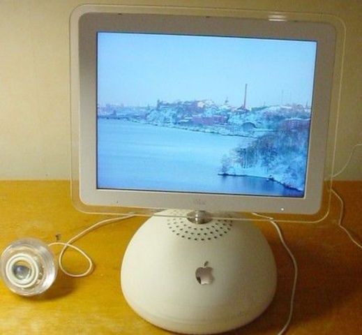 2002 – iMac G4Nueva serie de compactos AIO con diseño radical y pantalla TFT