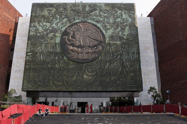 Disminución de edad para diputados y senadores.