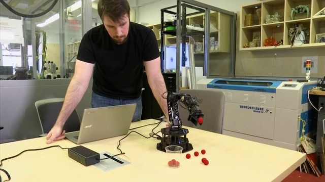 brazo robótico consciente