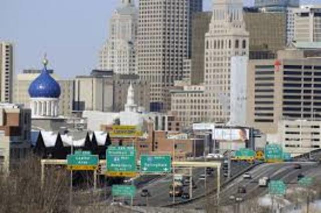 Nació el 16 de junio de 1902 en Hartford, Estados Unidos.