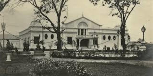 Palacio Centenario/palacio de cartón