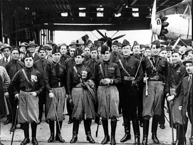 Mussolini funda Los Fasci di combattimento