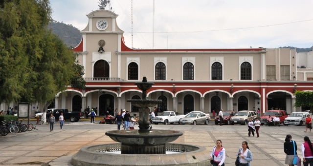 Se conforma un regimen administrativo, llamado ayuntamiento.