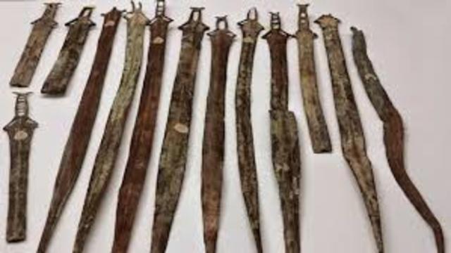 Bronce (Cobre + Estaño) - 3.500 A.C