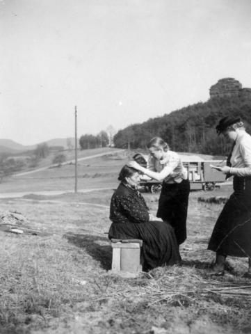 Erkennungsdienstliches Foto - Bildquelle: Wikimedia Commons / Bundesarchiv, Bild 146-1986-044 -09 / CC-BY-SA 3.0