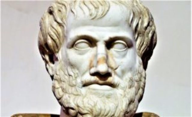 Aristoteles propone la herencia de abuelo y bisabuelo. El semen se forma por ingredientes imperfectamente mezclados. Las niñas son causadas por "interferencia" de la sangre de la madre