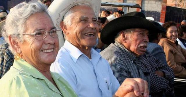 FESTEJO DEL ADULTO MAYOR EN MÉXICO POR PRIMERA VEZ