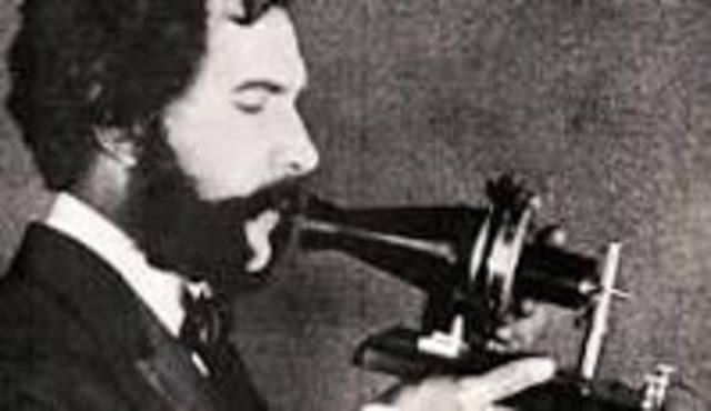 Bell inventa el teléfono