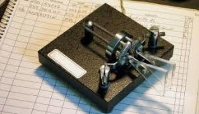 El telégrafo eléctrico imprime mensajes en código