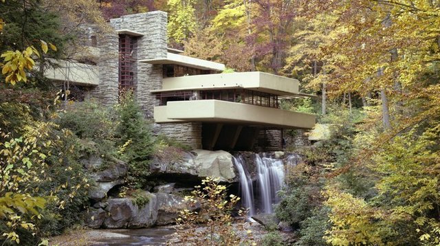 Frank Lloyd Wright usa por primera vez el termino "arquitectura orgánica"