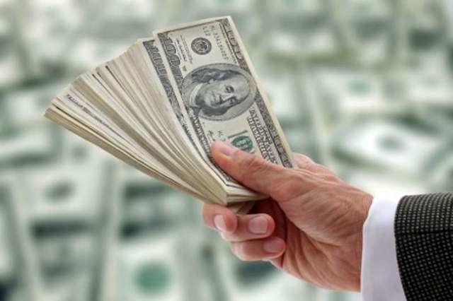 Disminucion en el pago de la deuda.