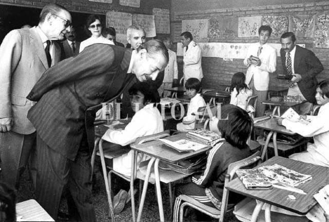 Planes y programas de reforma, decentralización y modernización de la Educación