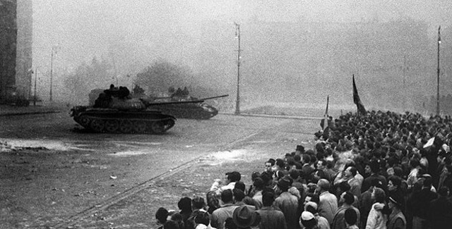 Tüntetés a Parlament előtt