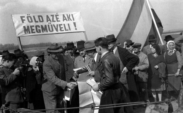 Földreform rendelet aláírása