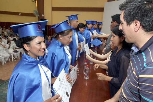 TITULO DE AUXILIAR EN FARMACIA