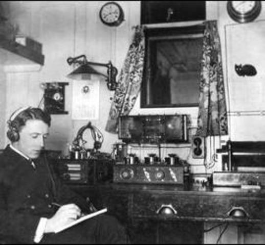 Nace la radiodifusión en Bolivia y  Honduras