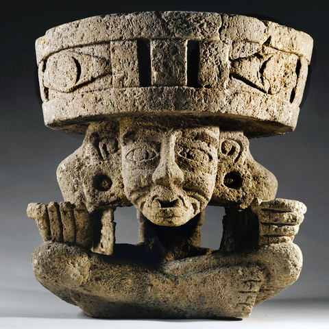 Huehuetéotl (dios viejo del fuego y el centro del universo)