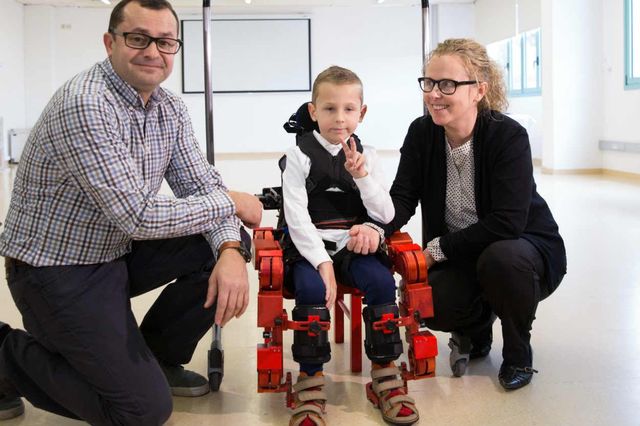 Primer exoesqueleto infantil