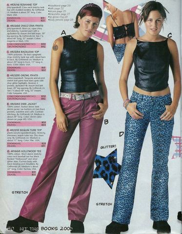 Piercings y look futurista