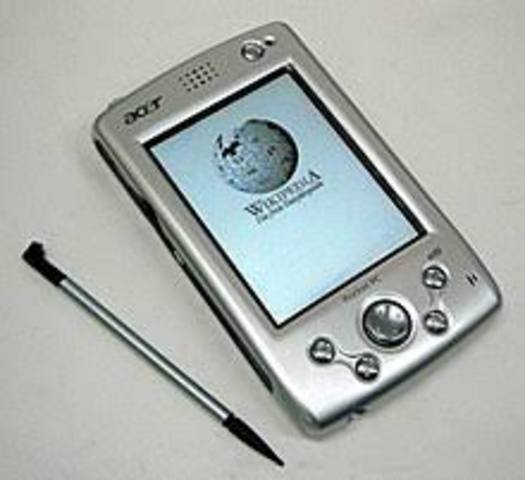 la compañía inglesa de informática, Psion, lanzó al mercado, considerándose la primera PDA (Personal Digital Assistant) del mundo.